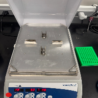VWR Incubating Microplate Shaker image 0